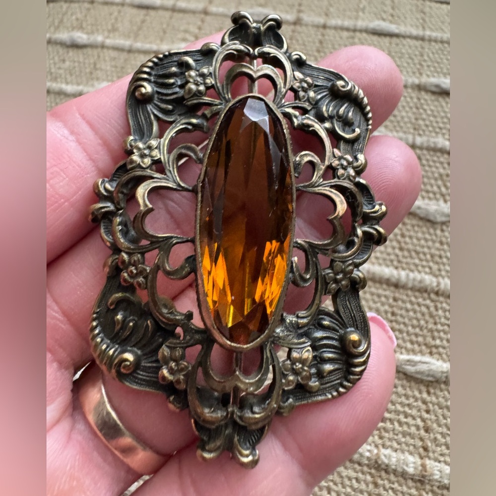 Beautiful Art nouveau Czech glass brooch preowned